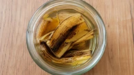 Para qué sirve mezclar cáscaras de plátano con vinagre y en qué casos recomiendan hacerlo