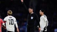 Un árbitro australiano niega gesto asociado al supremacismo blanco y FIFA descarta sanción