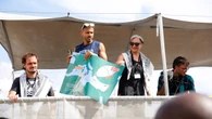 Una avería detiene el barco de la Flotilla en el que navega Ada Colau pero ella seguirá el viaje