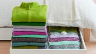 Los mejores métodos virales de TikTok para doblar la ropa que te hará ganar un 50% más de espacio