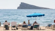 Paga un sicario para matar a su mujer… y termina yéndose de vacaciones a Benidorm