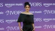 Rosalía convierte el vestido negro minimalista de Calvin Klein en el look más elegante de los premios The Ivors en Londres