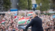 Orbán avala a Putin y critica a Bruselas en el acto público que conmemora la valentía húngara contra la URSS