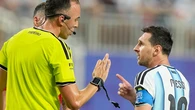 Messi, al árbitro, antes de la polémica expulsión del Argentina - Suiza: "A mí, háblame bien"