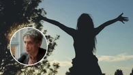 Un médico explica cómo "sacrificamos nuestra felicidad" para encajar en la sociedad: "Me hizo llorar durante años"