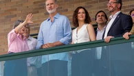 Del chaleco de lino de Ayuso a la guayabera del Rey Felipe: los looks más elegantes para sobrevivir a la ola de calor en Madrid