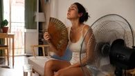 Sabes que eres de clase media-baja si te proteges de esta manera contra el calor sofocante en el día a día