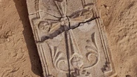 Descubren en Abu Dabi una cruz cristiana de 1.400 años que reescribe la historia religiosa de Oriente Medio