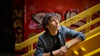 "Un año y un día" de Álex San Martín: los surcos musicales románticos que fueron película y ahora son libro