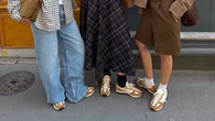 Las zapatillas de estética noventera que vuelven para resolver todos tus looks de primavera