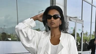 En Cannes no solo triunfan las alfombras rojas: Simone Ashley confirma que los looks de aeropuerto también son pura inspiración de moda