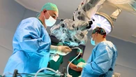 Cuándo una hernia discal necesita cirugía: la explicación de un neurocirujano especialista en columna