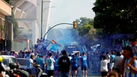 El Málaga sale hacia Almería despedido por miles de aficionados