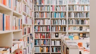 Julen Sarasola, de la librería Pasajes, recomienda «Las máquinas enfermas», de Alberto Chimal