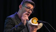El laborista Andy Burnham arrasa en Makerfield y consuma su desafío a Keir Starmer