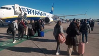 Del desplome del 30% en Santiago al recorte del 1,2% en Asturias: la oferta para invierno se reduce en 468.000 asientos en los aeropuertos en los que se replegó Ryanair