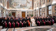 El Papa pide una "distribución diversa de la riqueza" y una Iglesia que no sirva al dinero