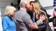 Melania Trump apuesta por el traje negro más impecable para despedir a los reyes de Inglaterra: elegancia Dior y salones joya de Roger Vivier