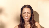 Paula Echevarría firma las bermudas de 17 euros que estilizan al instante: el look de su colección con Primark que ya arrasa este verano
