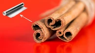 Ni amuleto ni remedio: el motivo por el que muchos envuelven canela en papel aluminio