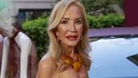 Carmen Lomana se ha comprado en Mango el vestido más elegante para sobrevivir con estilo a los 40 grados en Madrid