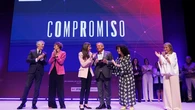 El Dr. Julio Ancochea recoge la Medalla de Oro de la Cruz Roja de manos de la Reina Letizia