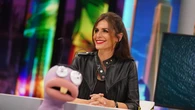 Nuria Roca confirma en ‘El Hormiguero’ que la chaqueta de flecos negra vuelve a ser la prenda más elegante y rockera del armario