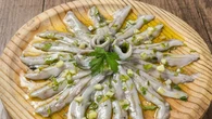 La metedura de pata gastronómica de un influencer estadounidense: confunde boquerones con anchoas en pleno vídeo