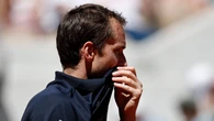 Batacazo de Daniil Medvedev en su estreno en Roland Garros: eliminado por Adam Walton