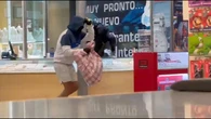 VIDEO: Increíble atraco a plena luz del día en un centro comercial de Pinto, Madrid