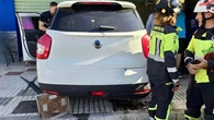 Un coche se empotra contra la terraza de un bar y deja cuatro heridos en Rincón de la Victoria, Málaga