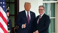 Trump aterriza en un Reino Unido dividido: fastuosidad oficial y protestas callejeras en una visita con intereses diplomáticos y comerciales