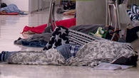Las personas sin hogar ya no podrán dormir en Barajas: “Los aeropuertos son para pasar, no para pernoctar”