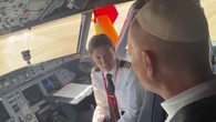 La conversación del Papa León XIV en la cabina del avión con los pilotos que lo han llevado a Barcelona