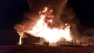 Noche de incendios con un fuego que obliga a desalojar a más de 365 vecinos en Huelva con actuaciones de Bomberos en Lleida y Valladolid
