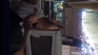 Deja solo a su hijo para ir a comprar y la Policía lo rescata subido a un aire acondicionado de un rascacielos en Benidorm