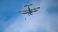Una experimentada paracaidista se suicida durante un salto a 4.600 metros de altura