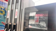 Las gasolineras prevén subidas de hasta 20 céntimos por litro si decaen las ayudas al carburante en plena operación salida: “Es una incertidumbre total”