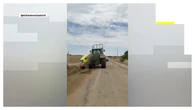 Vídeo: un agricultor aplasta con su tractor el coche de un presunto cobrador del frac en León
