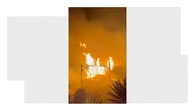 Un pavoroso incendio urbano en Benalmádena obliga al desalojo de varias viviendas y a cortar el cercanías