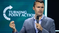 EEUU amplía la persecución tras el asesinato de Charlie Kirk: despidos por criticar en redes al activista