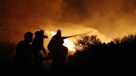 Una jornada de vientos huracanados e incendios deja 3 muertos en Grecia