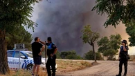 Última hora de los incendios en España, en directo: El fuego declarado en Aranjuez obliga a desalojar a 40 personas y el de San Bartolomé de Pinares se sitúa en nivel 2 de peligrosidad