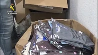 Camisetas de fútbol, perfumes y bolsos: desarticulado un punto de distribución de productos falsificados en Huelva