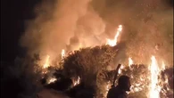 Así avanza el incendio en Castilla y León: más de 30 focos, 3.000 vecinos evacuados y la muerte de un bombero