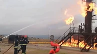 Así se preparan los bomberos para enfrentarse al fuego real: entrenamiento extremo a 200 grados