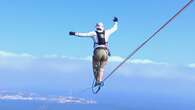 Jaan Roose cruza el estrecho de Messina con un slackline: Una cuerda a 200 metros sobre el mar y 3 kilómetros de longitud