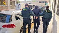 Detienen a dos jóvenes por empujar de sus patinetes a personas migrantes y grabar sus caídas en Valencia