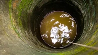 Tres horas atrapada en excrementos tras el derrumbe de un inodoro