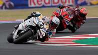 Márquez vuela bajo la lluvia y gana en Misano su segunda carrera en 7 días